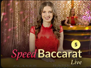 卢克曼禁区内想从吕迪格和卡瓦哈尔之间钻过，突破过程中倒地